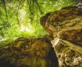 Der Mainzer Fotograf Stefan Böhm findet seine Motive in der Natur im Birgland wie hier den Hagfels. Die Werke sind in der Kunstgalerie des Wunderhofs ausgestellt.  	Bild: Stefan Böhm/exb