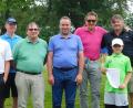 Sie waren die Besten dieses Jahr beim Golfhotel-Fahrenbach-Turnier beim Golf- und Landclub in Schmidmühlen. Bruttosieger wurde Frank Käfer (Fünfter von links), rechts der  neunjährige Lenny Hautmann, der ein bemerkenswertes Turnierdebüt feierte. 	Bild: bö