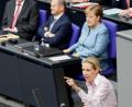 AfD-Fraktionschefin Alice Weidel griff in ihrer Rede die Bundesregierung scharf an - und wurde für ihre Wortwahl gerügt.  	Bild: Kay Nietfeld/dpa