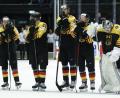 Den deutschen Eishockeyspielern war nach der abschließenden 0:3-Niederlage gegen Kanada nicht zum Feiern zumute. Der elfte Platz bei der Weltmeisterschaft sorgte für reichlich Ernüchterung.  	Bild: Petr David Josek/dpa