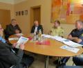 Polizeihauptkommissar Stefan Weinberger (rechts) und der Leiter der PI Nabburg, Erster Polizeihauptkommissar Roland Heldwein (Zweiter von rechts), informierten die Bürgermeister Georg Köppl, Armin Schärtl und Johann Wilhelm (von links) über die Sicherheitslage in ihren Gemeinden.  	Bild: Tietz