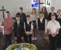 Drei Mädchen und fünf Jungs wurden bei der Konfirmation in der Auferstehungskirche von Pfarrerin Ruth Schlinke gesegnet.  	Bild: weu