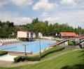 In der Hoffnung auf einen heißen Sommer öffnet die Stadt Erbendorf am heutigen Samstag das Freibad.  	Bild: njn