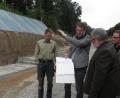 Bürgermeister Armin Schärtl (Zweiter von rechts) ließ sich auf der Baustelle von Bauleiter Tobias Baumer (links) und den Vertretern der beteiligten Ingenieur-Büros über den aktuellen Stand unterrichten.