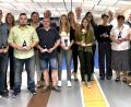 Auch die Hobbykegler legten sich mächtig ins Zeug bei den Stadtmeisterschaften. Bürgermeister Bernd Sommer (rechts) gratulierte den Siegern.  	Bild: mhk