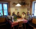 Das Bild zeigt von links Gastgeber Ferdinand Köstler, Ulrich Schlote, Dorothee Niedtfeld, Gastgeberin Helga Köstler und Alfons Schnurrer.  	Bild: exb