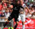 Stürmer Mikael Ishak (links) und der 1. FC Nürnberg wollen jetzt erst in der ersten Länderspielpause Anfang September in der Oberpfalz ein Testspiel absolvieren.  	Bild: Daniel Karmann
