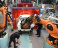 Kollege Roboter und die Digitalisierung bereiten vielen Arbeitnehmern Sorgen. Die überwiegende Mehrheit wünscht sich deshalb eine bessere Weiterbildung.  	Bild: Carmen Jaspersen/dpa