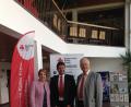 Annette Karl und Reinhold Strobl (rechts) mit dem neuen BRK-Geschäftsführer Sandro Galitzdörfer.	Bild: exb