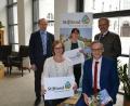 Wolfgang Kaiser, Belinda Hoyer, Brigitte Hegen, Bernd Sommer und Roland Grillmeier (von links) sind stolz auf das neue Logo.  	Bild: plym