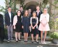 Zusammen mit Pfarrerin Barbara Meister-Hechtel zeigt das Bild die Konfirmanden.	Bild: exb