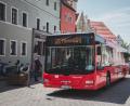 Der Linienbus nach Flossenbürg macht am Neustädter Stadtplatz Halt. Doch welche Richtung schlägt der Nahverkehr in Zukunft grundsätzlich im Landkreis ein? Diese Frage treibt die Bürger offenbar nicht allzu sehr um.  	Bild: Meister