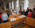 Organist Holger Popp gibt in der Pfarrkirche Einblicke in die Orgel auf der Empore.