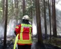 Die Löscharbeiten sind nicht ganz einfach, da es im Bereich des Brandherds keine Wasserversorgung gibt.  	Bild: jma