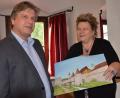 "Die Stadtmauer mag nett ausgesehen haben", meinte Bernhard Weigl, den Stadtarchivarin Petra Vorsatz als passionierten Heimatforscher kennt. Das Aquarell zeigt die Befestigungsanlage der Stadt Weiden um 1700.  	Bild: Kunz