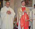 Dekan Martin Finkel (Mitte) führte dieses Mal den Resl-Gebetstag an. An seiner Seite Pfarrseelsorger Pater Benedikt Leitmayr (links) und Pater John vom Kloster Fockenfeld. Dekan Martin Finkel ging in seiner Predigt auf die Gemeinsamkeiten der heiligen Bernadette und der Therese Neumann ein.