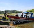 Bild: Alexander Auer
Ein großer Ölfilm auf der Donau löst am Dienstag einen Feuerwehreinsatz im Kreis Kelheim und Regensburg aus.