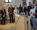 Stefan Aichner von der "Jugendbauhütte" sowie Stephanie Reiterer und Jan Weber-Ebnet (von rechts) von der LAG "Architektur und Schule" hoben die gute Zusammenarbeit mit den Schülerinnen und Schülern heraus.	Bild: weu (3)