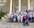 Die Reisegruppe vor einer der zahlreichen Kirchen, die sie auf ihrer Slowakei-Fahrt besuchte.  	Bild: exb