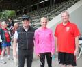 OB Andreas Feller (rechts, mit der Langstreckenläuferin Holly Zimmermann bei der Eröffnung 2016)) wird mit Armin Wolf (links) den Startschuss geben. 	Bild: exb/Stadt Schwandorf