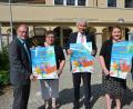 Das Programm für den 19. Kreisjugend- und Familientag stellen (von links) Bürgermeister Max Bindl, Renate Scharf, Landrat Wolfgang Lippert, Sabine Frank und Florian Preisinger vor.	Bild: jr