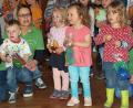 Tolle Blumenhäuschen haben die Kinder für ihre Mamis gebastelt.  	Bild: sön