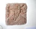 Dieses Steinrelief mit dem Porträt von Jobst vom Brandt findet sich in einer Mauer im Brander Schloss.  	Bild: fpoz