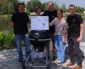 Die Verantwortlichen in der Palliativpflege freuen sich über jeden Cent. Von den "Stiftlandgrillern" gibt es 400 Euro, die Sieglinde Meisl (Zweite von links) und Margarete Pickert vom SAPV dankbar annehmen.	Bild: exb