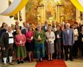 Zahlreiche Ehejubilare aus der Pfarreiengemeinschaft feiern einen gemeinsamen Dankgottesdienst in Störnstein.	Bild: arw