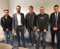 Aus diesem Bild sprechen die begeisterte Zustimmung von Mitarbeitern und Unternehmern zum dualen Studium: Student Patrick Eberlein mit seinem Chef Marco Bauer von der Firma BAM, Student Sebastian Völkl mit seinem Chef Michael Richthammer (Versicherungen) und Thomas Schieder, der 2014 sein duales Studium abschloß und heute Firmenkundenbetreuer bei der Volksbank Raiffeisenbank Nordoberpfalz ist (von links).  	Bilder: cf (2)