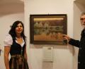 Angela Weigert und Martin Mayer vor Schilbachs Kallmünz-Gemälde aus den 1920er Jahren, ein Geschenk der Witwe des früheren SPD-Landtagsabgeordneten Xaver Wolf. Die Ausstellung "Von Münter bis Miller", Teil 2 der Reihe "Kallmünz mit den Augen der Maler", ist bis 10. Juni - Samstag, Sonntag und Feiertage 13.30 bis 18 Uhr - im Alten Rathaus von Kallmünz zu sehen.  	Bilder: Herda (4)