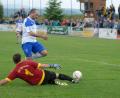 Bild: Gebert, Rudolf [GB] (rudolf.gebert@oberpfalzmedien.de)
Andreas Striegl (SV Störnstein, weißes Trikot) war eigentlich schon am Kastler Keeper Christoph Federsel vorbei, doch er wurde zu weit abgedrängt und brachte den Ball nicht mehr Richtung Tor.