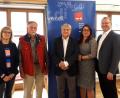 Bild: exb
Mit der Entwicklung sind sie hochzufrieden: (von links) Bezirksvorsitzende Petra Graf, der bisherige stellvertretender Regionsvorsitzende Erich Bäumler, Vorsitzender Oskar Salfetter, stellvertretende Bezirksgeschäftsführerin Manuela Dietz und Bezirksgeschäftsführer Alexander Gröbner. Bild: exb