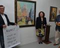 Bild: dob
Laudator Reinhard Hartwig (links) wählte für die Vernissage ein Zitat Pablo Picassos aus. Werner Winkler und Ursula Besendörfer (von rechts nach links) präsentieren ihre Werke beim Kunstsommer 2018 im Schloss Friedrichsburg.