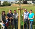 Bild: hm
Zweite Bürgermeisterin Johanna Mertins,  Karl Fraß,  Michael Müller, Bürgermeister Richard Tischler und  Lisa Gradl starteten die Aktion "Baum des Jahres"..