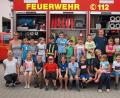 Bild: sön
Zur Gründung der Kinderfeuerwehr der Feuerwehr Rieden ließen sich die Kinder mit den Damen des Führungsteams – natürlich vor dem größten Feuerwehrauto – fotografieren.