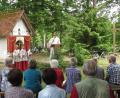 Bild: rha
Dekan Walter Hellauer zelebrierte die  Andacht an der Wolfschützenkapelle im Revier Tanzfleck des Truppenübungsplatzes Grafenwöhr.