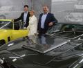Bild: Gisela Kuhbandner
Perry, Gabi und Konstantin Eckert (von rechts) präsentieren in Fichtelberg 120 Jahre faszinierende Automobilgeschichte zum Anfassen.