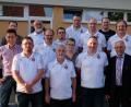 Bild: do
Mit einem Empfang würdigen Bürgermeister Albert Nickl und Vertreter des Gemeinderats  die Meistermannschaft des SKC Klosterkegler. Mit dem Titel verbunden ist der Aufstieg der Herren II in  die Kreisklasse B Weiden.   Glückwünsche gelten auch dem Duo Rosi Wolf und Martin Hofmann zum Gewinn der Bezirksmeisterschaft im Sprint-Tandem.