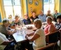 Bild: fjo
KAB-Ortsvorsitzender Martin Wittmann (hinten, rechts) kümmerte sich vehement um die Wiederbelebung des Hagendorfer Senioren-Treffs.