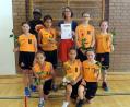 Bild: bgm
Mächtig stolz sind die Trainer Earl Nebitt und Irene Birner auf ihre erfolgreichen Basketballerinnen (hinten, von links) Pia Hauer, Shanaya Bierwirth, Laetitia Birner, Kathi Schnappauf und (vorne, von links) Leyli Nesbitt, Sheyenne Oliver sowie Juliette Birner.