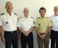 Bild: Hirsch
Ingo Witte (Zweiter von links) ist der neue Leiter der Autobahnpolizei-Station Schwandorf. Sein Vorgänger Johann Beer (Mitte) tritt in den Ruhestand. Mit im Bild (von links): Thomas Schöniger, Kurt Kopf und Friedrich Böhm.