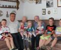 Bild: cs
Ehefrau Anni, Enkel, Urenkel und Ururenkel freuen sich mit Hermann Ziegler über seinen 90. Geburtstag. 2. Bürgermeister Herbert Lehner fühlt sich in diesem Kreis sichtlich wohl.
