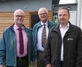 Bild: nm
Stefan Bösl (Mitte), Leiter des Forstbetriebs begrüßt Ingo Greim (links) und Thomas Parton auf neuen Positionen.