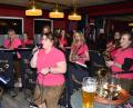 Bild: fjo
Auch Gesang gehörte zu den Liedern der Damen-Big-Band, die in wenigen Tagen mit einem Sommernachtsfest das 15-jährige Bestehen feiert.       Bild: fjo