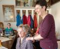 Bild: exb
Kleine Bewegungsanreize mit den Händen vermögen Positives zu bewirken, erklärt Maria Boßle bei 60plus die Grundlagen der funktionellen Entspannung.