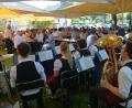 Bild: jr
Mit herrlichstem Sonnenschein wurden die Münchenreuther beim traditionellen Gartenfest der Bauernkapelle am Dorfplatz belohnt. Dazu spielten die Musiker um Leiter Peter Fuhrmann zünftig auf