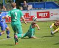 Bild: Eger, Armin
Johannes Pötzl (links) vollstreckt zum 1:0 für den SV Etzenricht. Veitsbronns Keeper Fabio Gossler (rechts) streckte sich vergebens.
