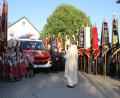 Bild: frd
Der in Wildeppenried geborene und aufgewachsene Priester Alois Hammer segnete das neue Löschfahrzeug.