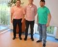 Bild: Neidl, Stefan [SNE] (neidl.stefan@gmx.de)
Sportlicher Leiter Roland Schreglmann, der künftige Co-Trainer Markus Kraus und Trainer Roland Lang (von links) freuen sich auf die neue Saison.
